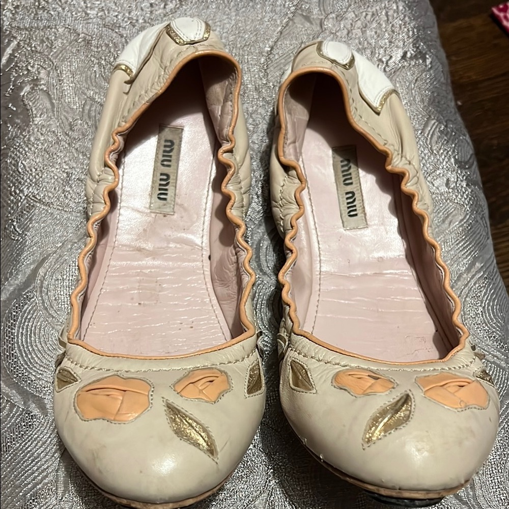 Miu Miu Women's Beige Ballet Flats flowers sz39  metallic gold tips on soul